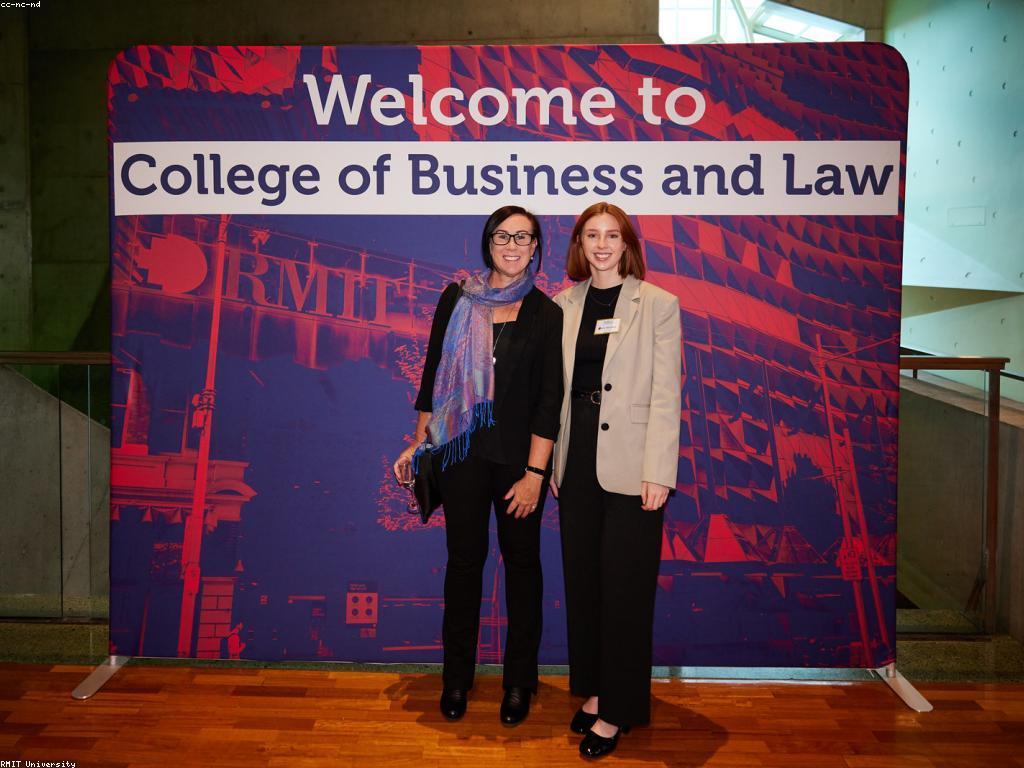 ការពិតនៃរង្វាន់: ចំណេះដឹងទាក់ទងជាមួយការប្រកួតប្រជែង